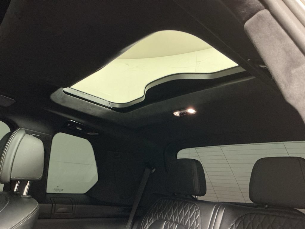 Certified 2025 BMW X7 M60i AWD/4WD image 30