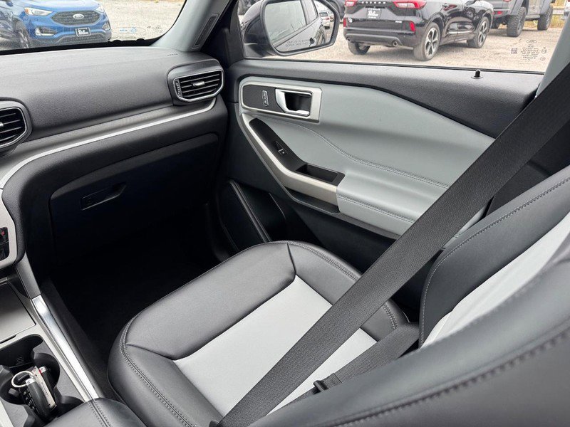 Used 2022 Ford Explorer XLT w/ Equipment Group 202A image 18