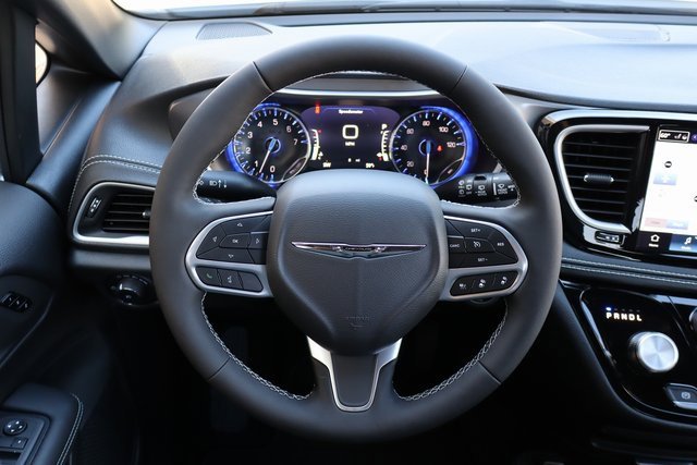New 2026 Chrysler Pacifica Select image 16
