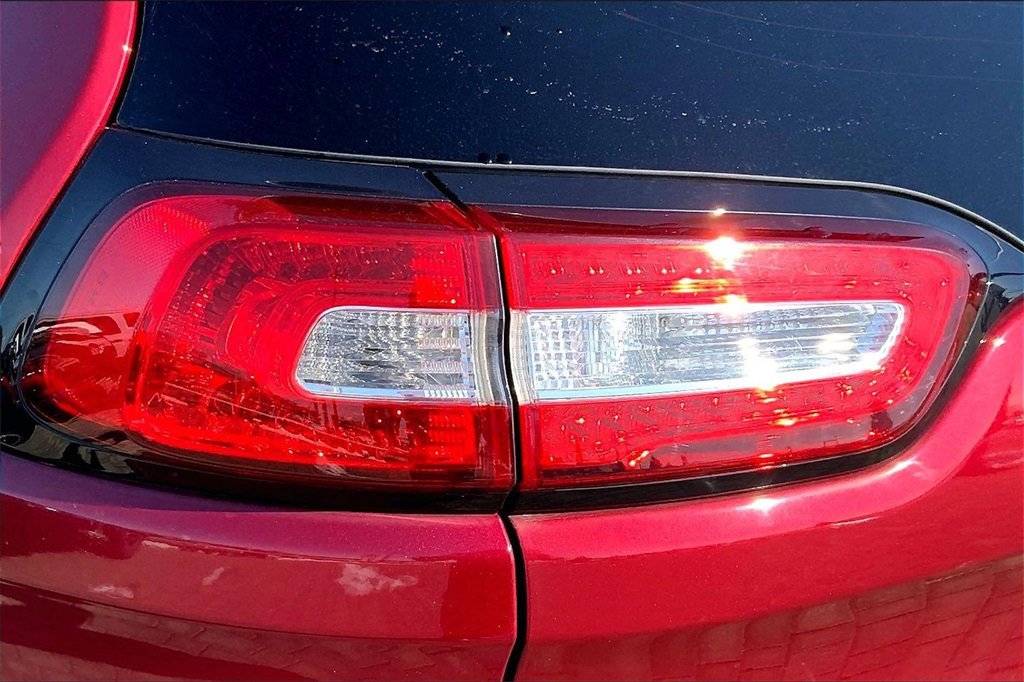 Used 2016 Jeep Cherokee Latitude w/ Comfort & Sound Group image 22