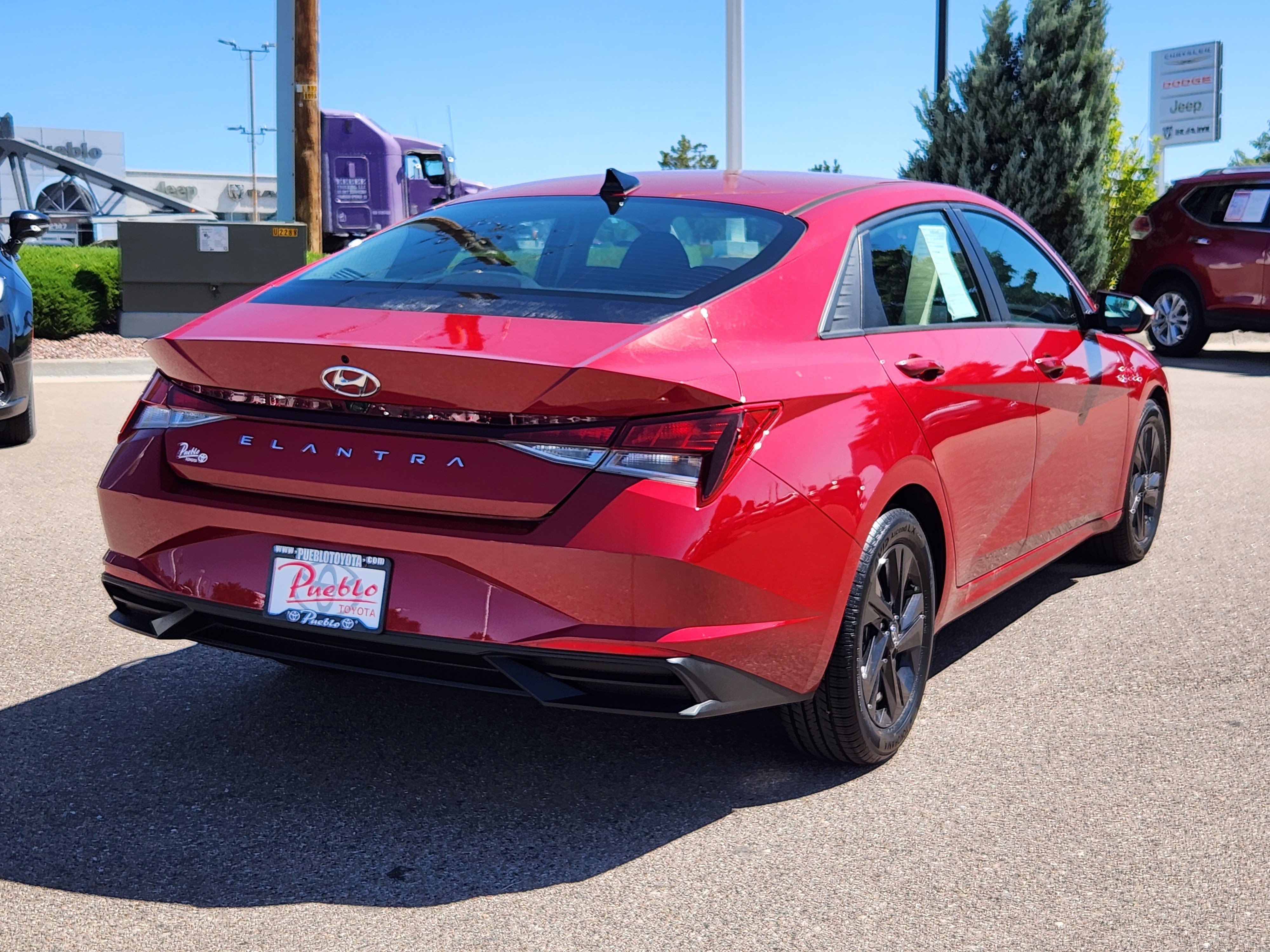 Used 2021 Hyundai Elantra SEL w/ Convenience Package FWD image 3