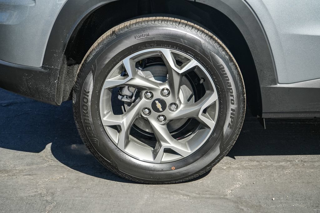 New 2026 Chevrolet Trax LT w/ Sunroof Package FWD image 11