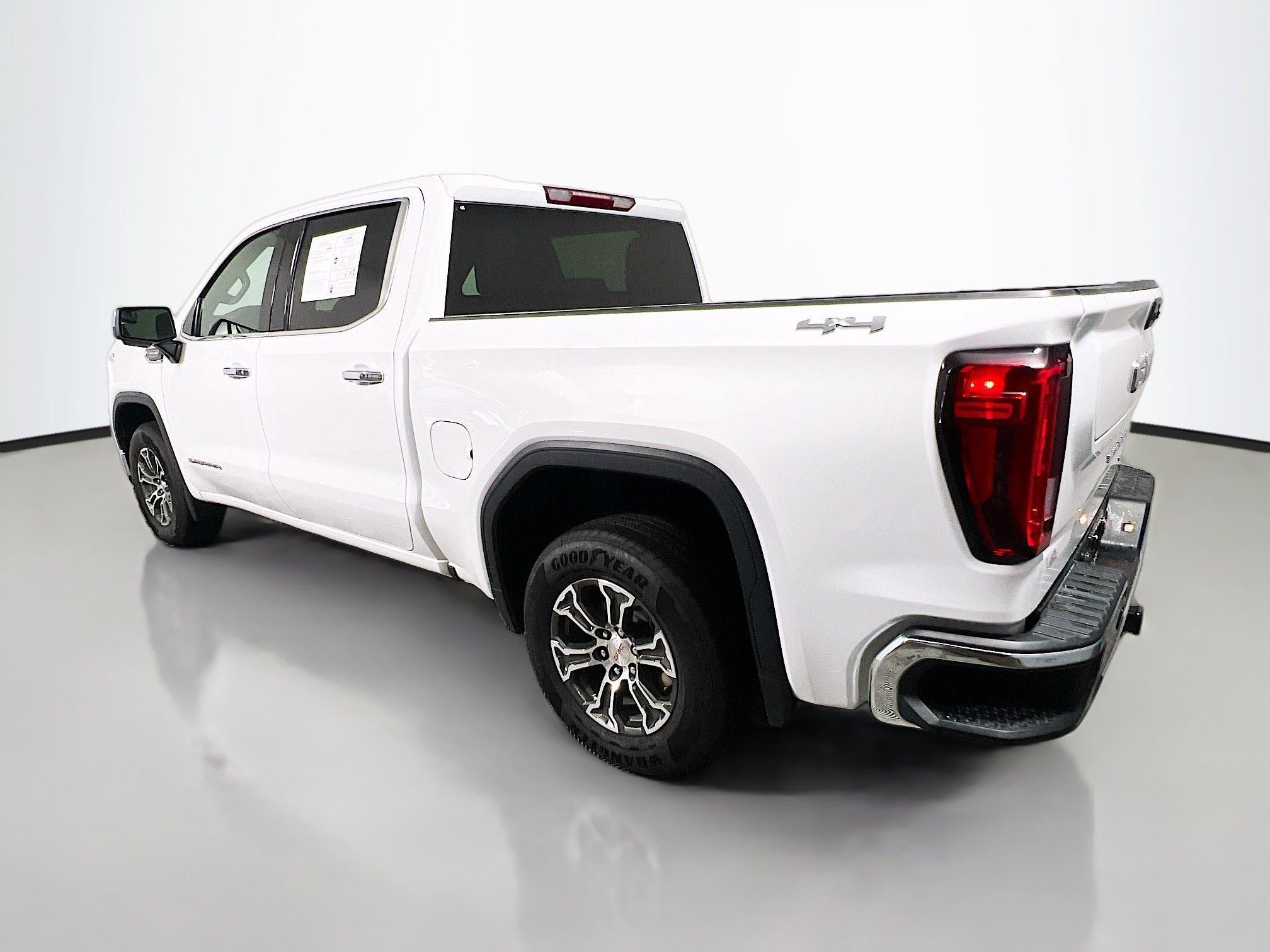 Used 2025 GMC Sierra 1500 SLT AWD/4WD image 6