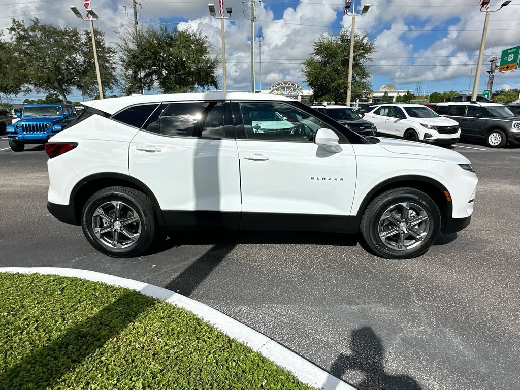 Certified 2025 Chevrolet Blazer LT FWD image 4