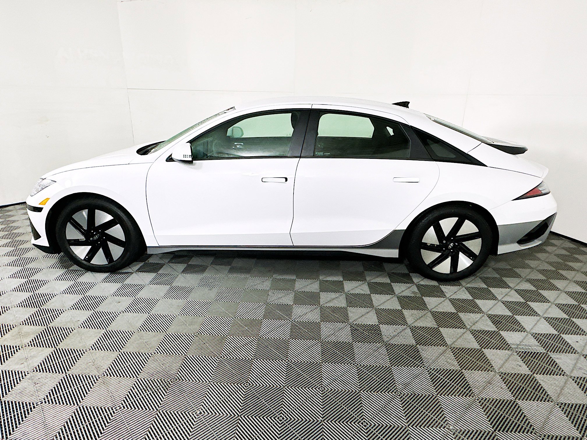 Used 2024 Hyundai Ioniq 6 SE image 6