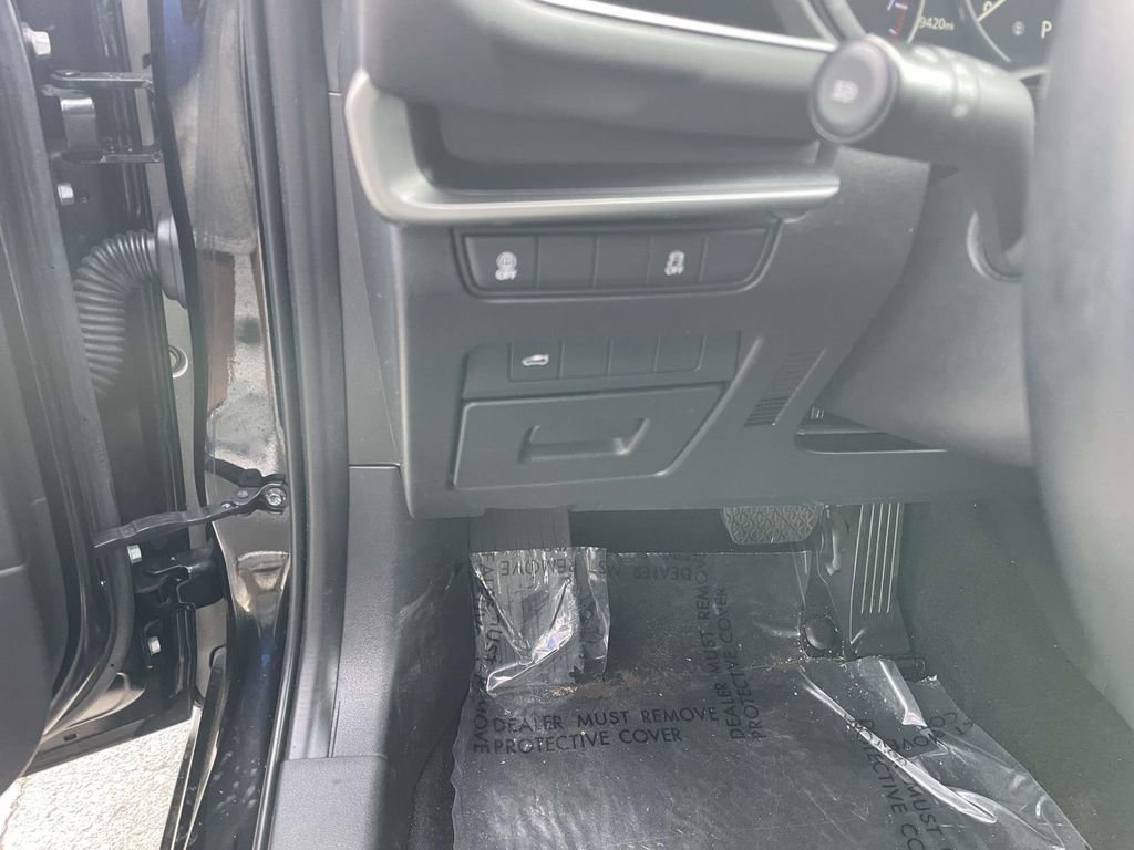 Used 2021 MAZDA MAZDA3 s image 30