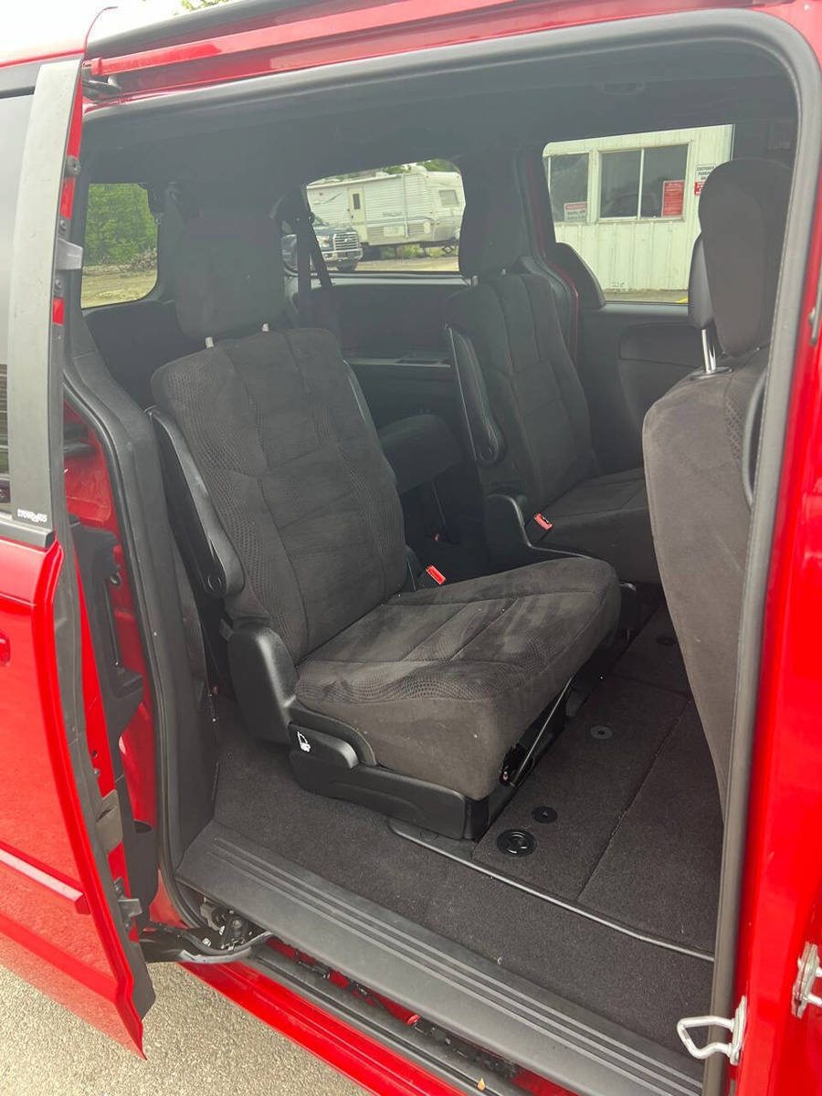 Used 2014 Dodge Grand Caravan SXT w/ Blacktop Package FWD image 22
