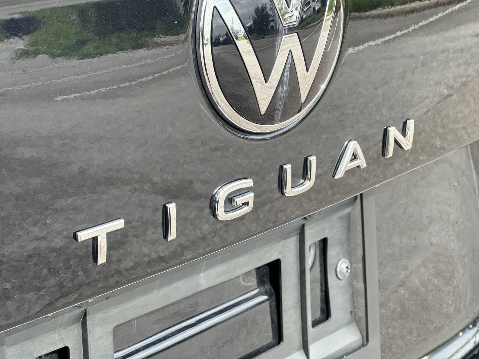 Used 2024 Volkswagen Tiguan SE w/ Panoramic Sunroof Package FWD image 19