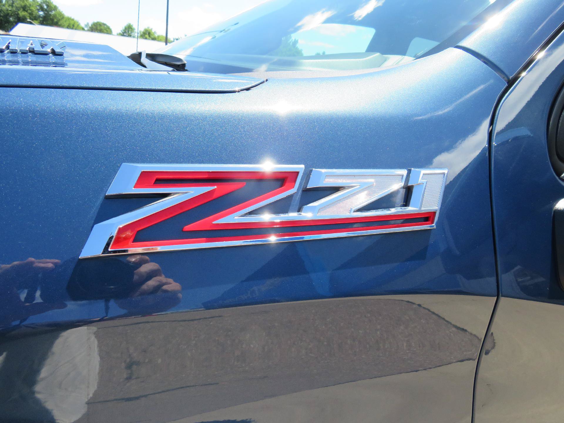 Used 2024 Chevrolet Silverado 1500 LTZ AWD/4WD image 3