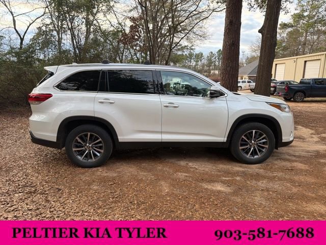 Used 2019 Toyota Highlander SE image 14