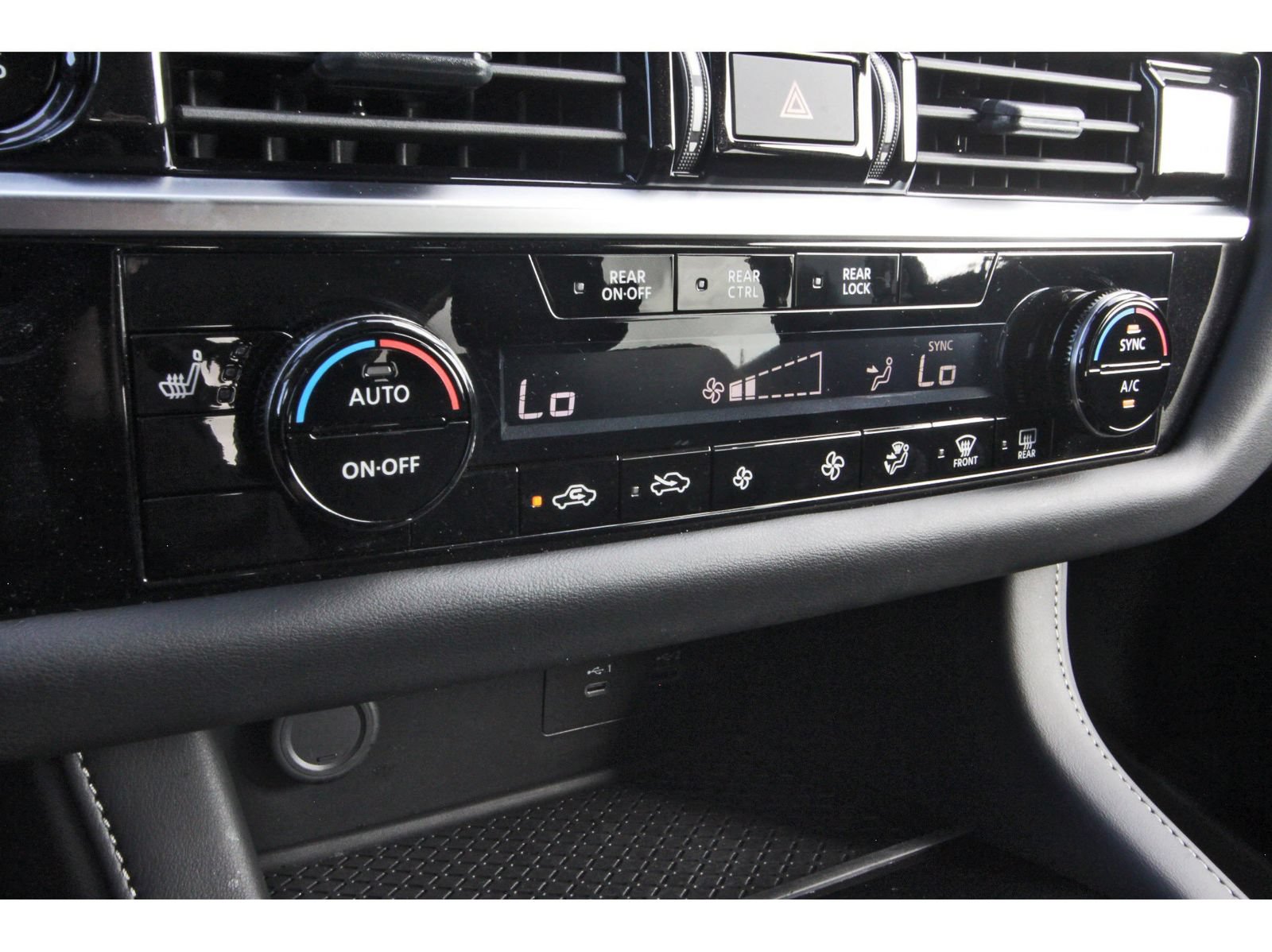 Certified 2025 Nissan Pathfinder SV w/ SV Premium Package FWD image 26