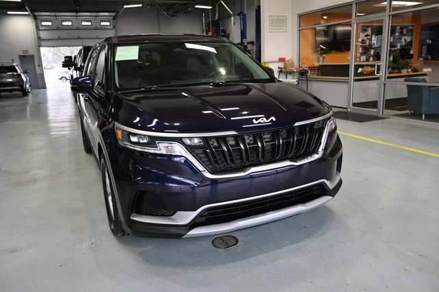 Used 2022 Kia Carnival LX image 3