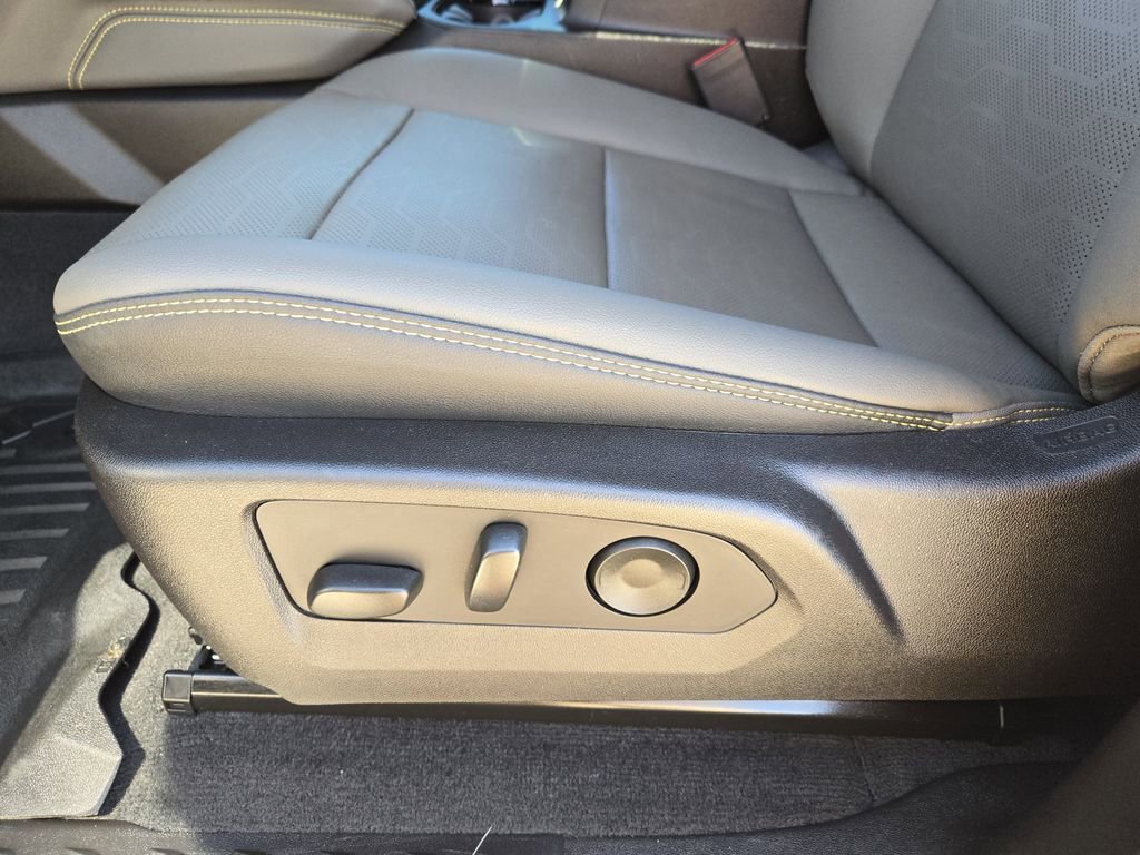 Used 2025 Chevrolet Colorado ZR2 w/ Technology Package AWD/4WD image 26