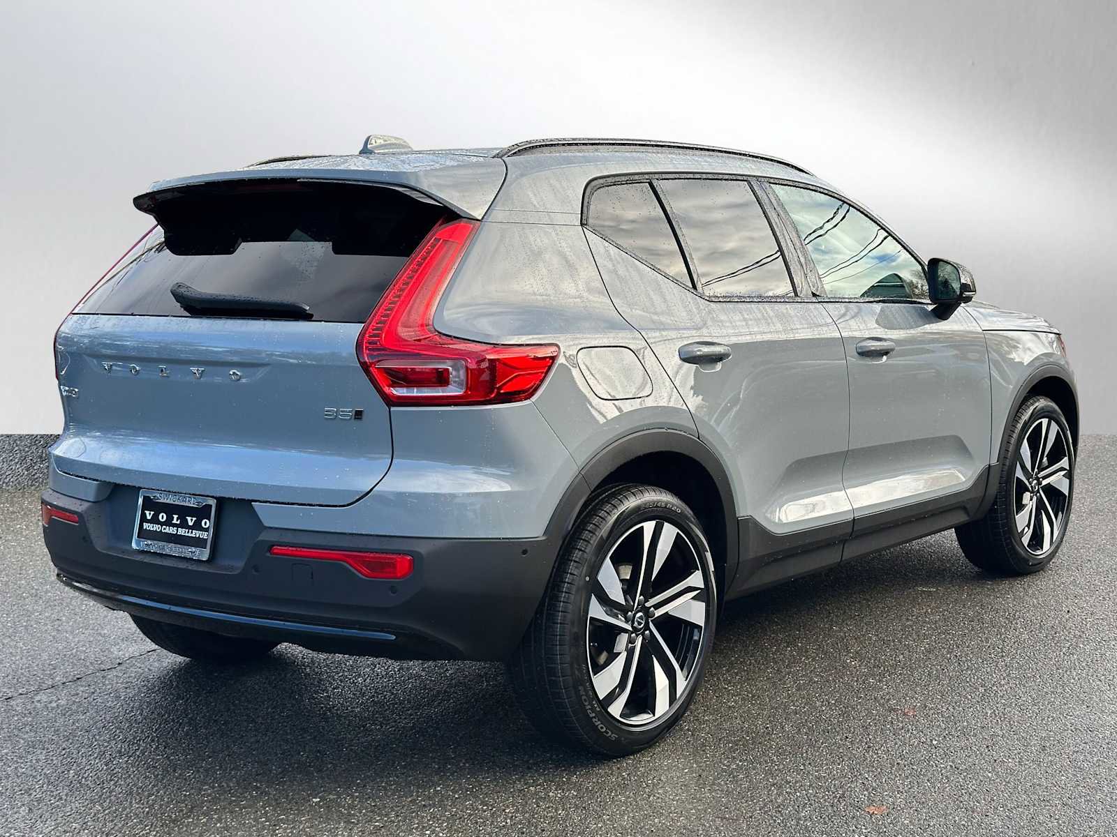 New 2026 Volvo XC40 B5 Ultra w/ Climate Package image 3