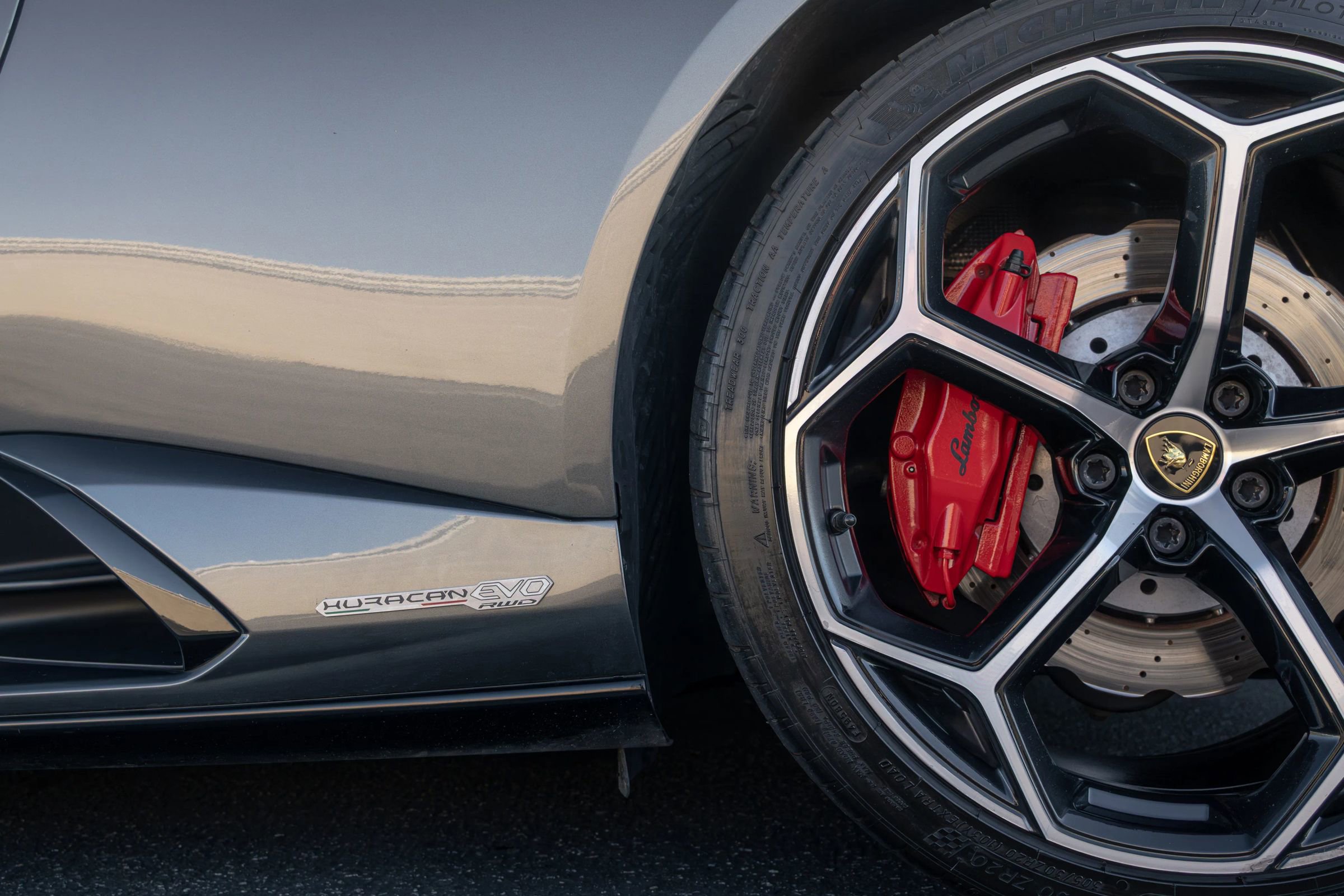 Used 2021 Lamborghini Huracan EVO image 38