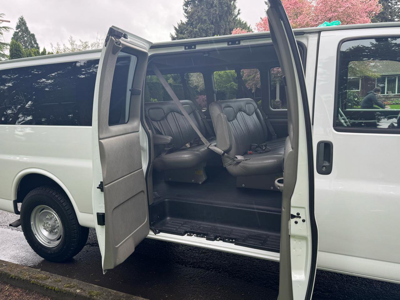 Used 2000 GMC Savana 3500 Extended Passenger image 29