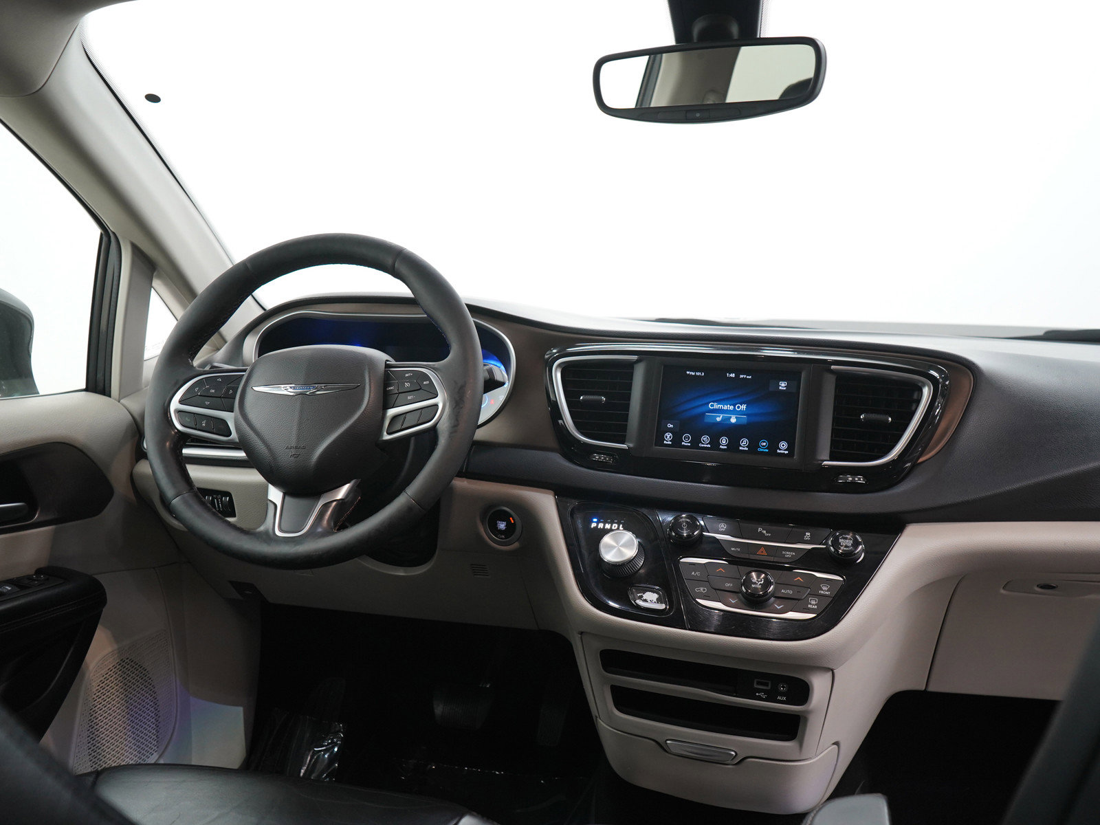 Used 2019 Chrysler Pacifica Touring-L image 15