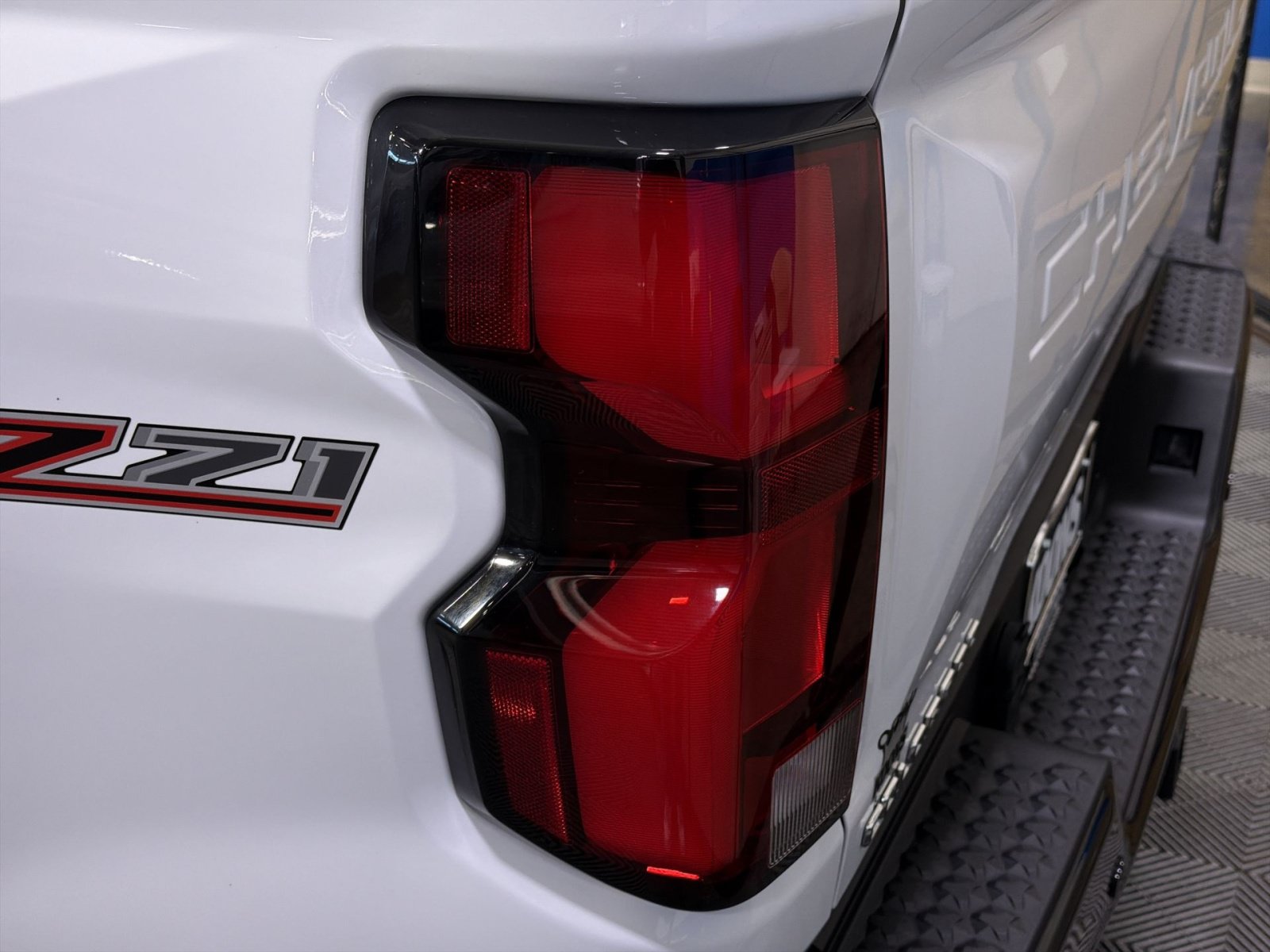 Used 2024 Chevrolet Colorado Z71 w/ Z71 Convenience Package 2 AWD/4WD image 15