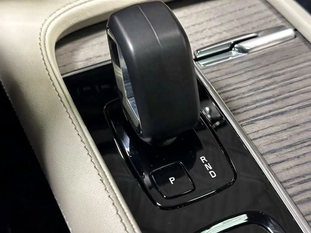 Used 2023 Volvo XC90 B6 Plus AWD/4WD image 36