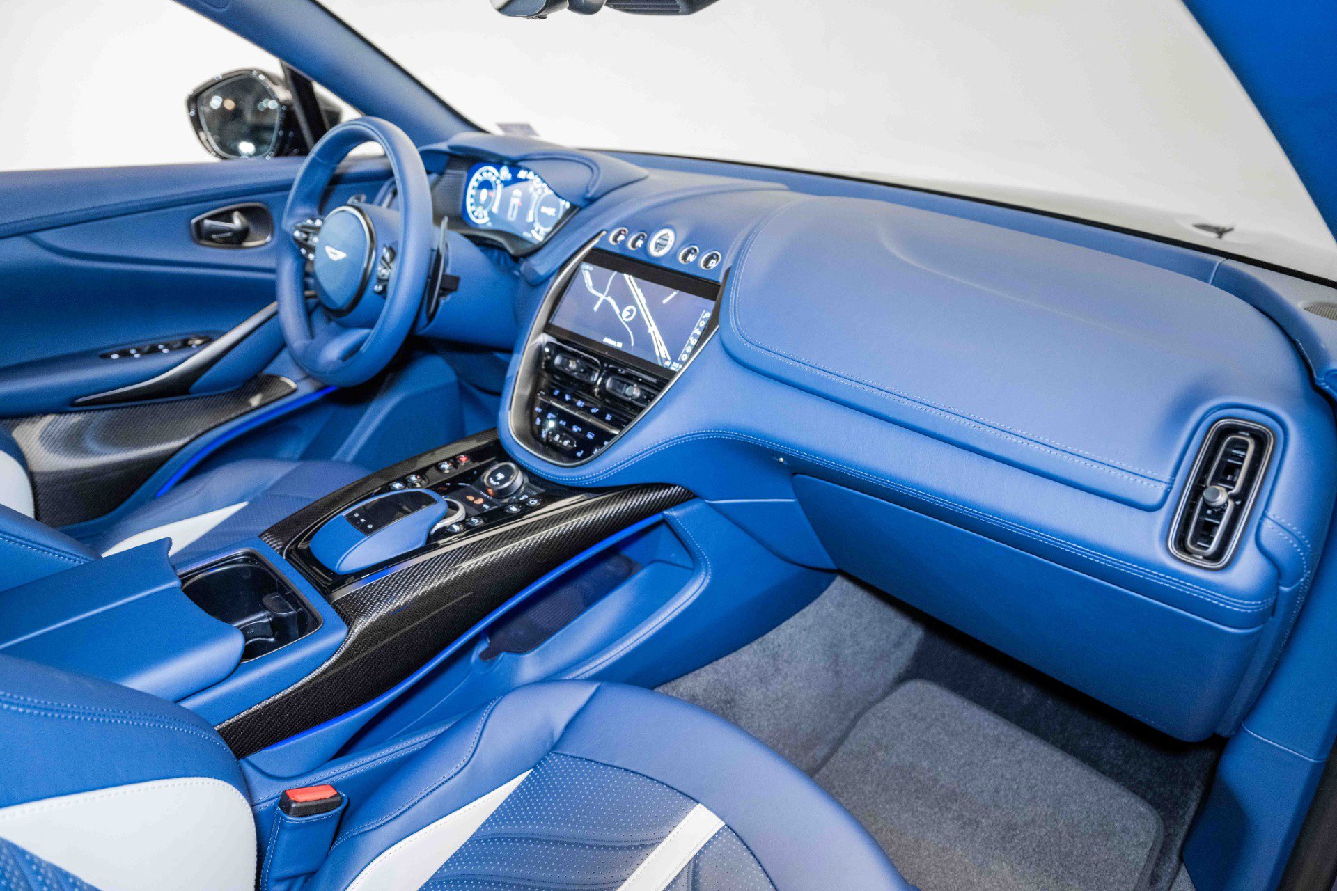 Used 2024 Aston Martin DBX 707 image 21