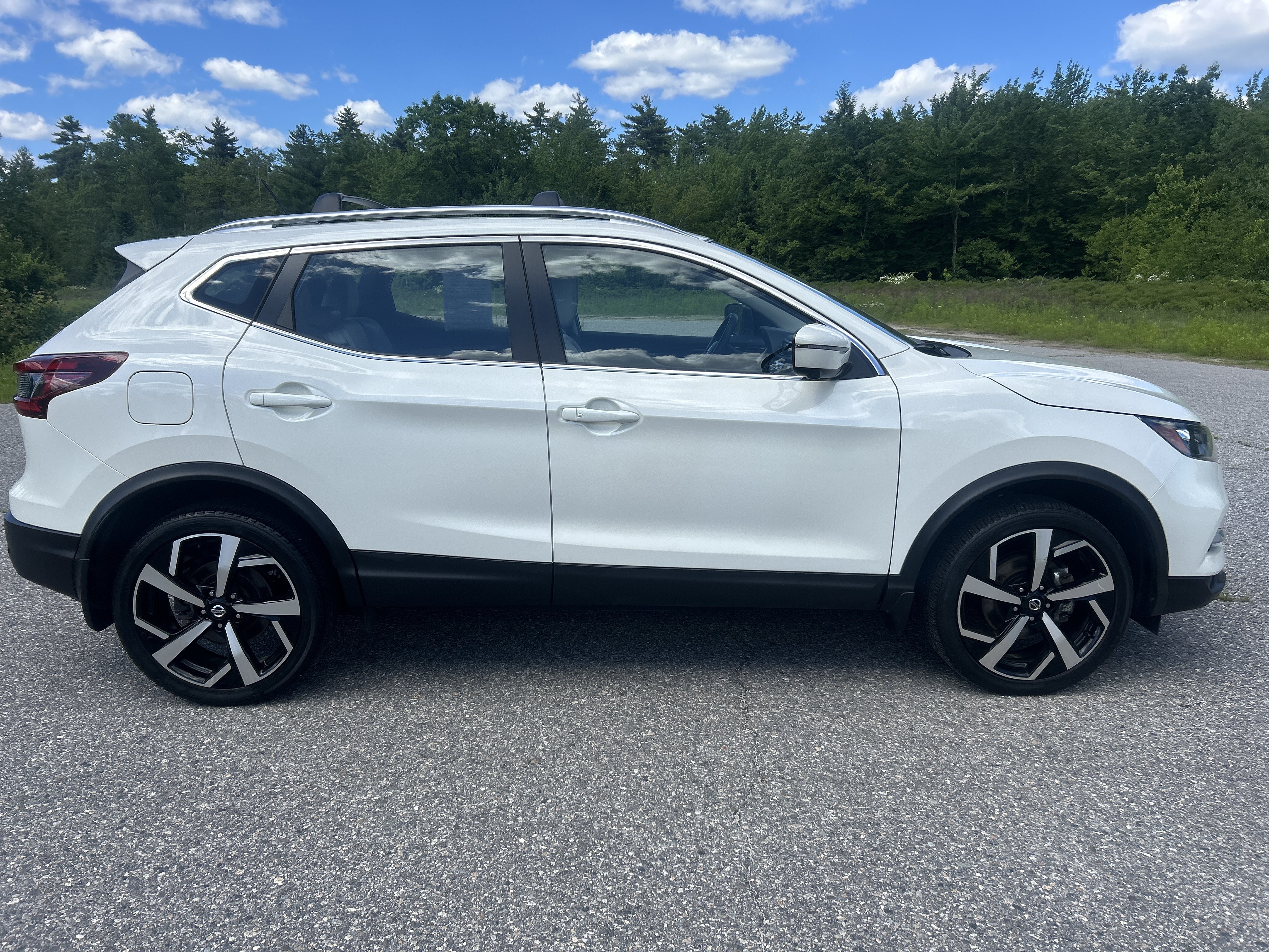 Certified 2022 Nissan Rogue Sport SL AWD/4WD image 4
