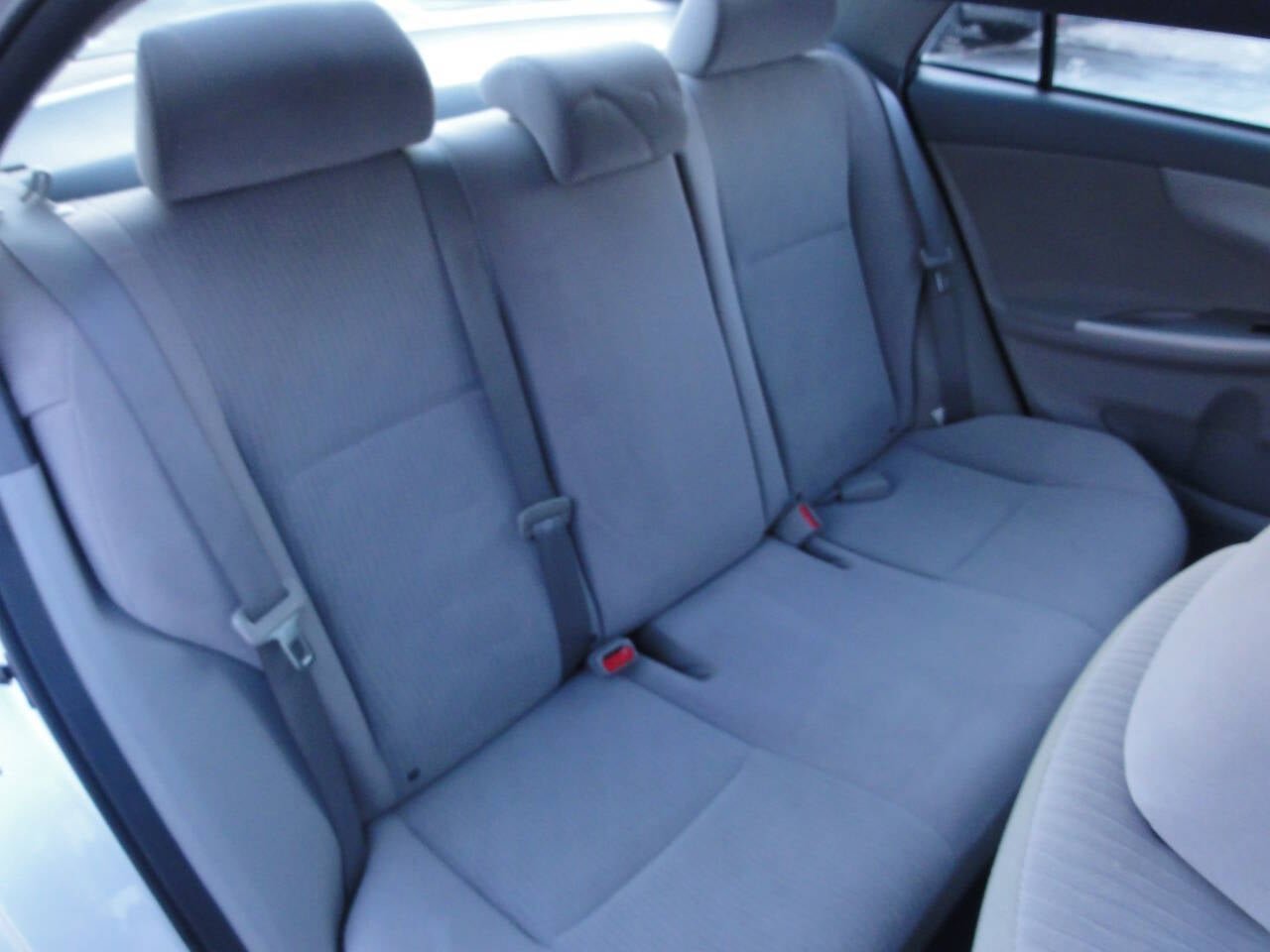 Used 2010 Toyota Corolla LE image 31