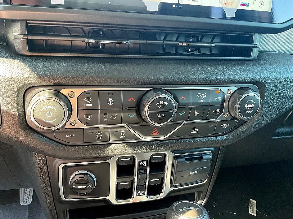 New 2025 Jeep Gladiator Sport image 20