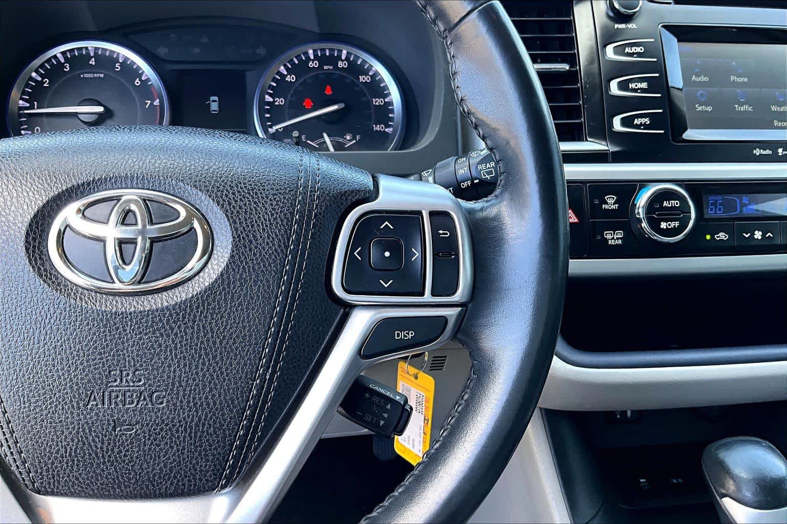 Used 2015 Toyota Highlander Plus FWD image 23