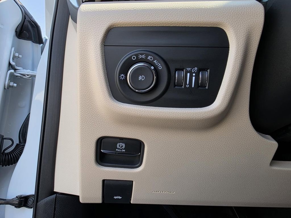 Used 2024 Jeep Grand Cherokee L Limited image 14