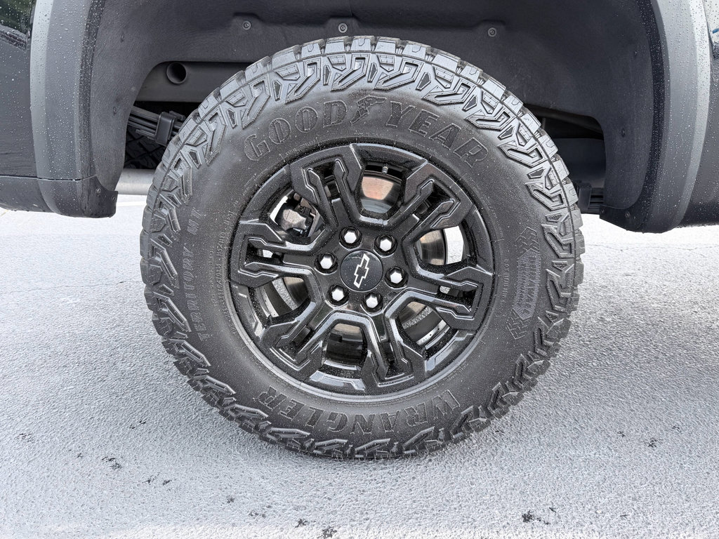 Used 2025 Chevrolet Silverado 1500 ZR2 w/ Technology Package AWD/4WD image 39