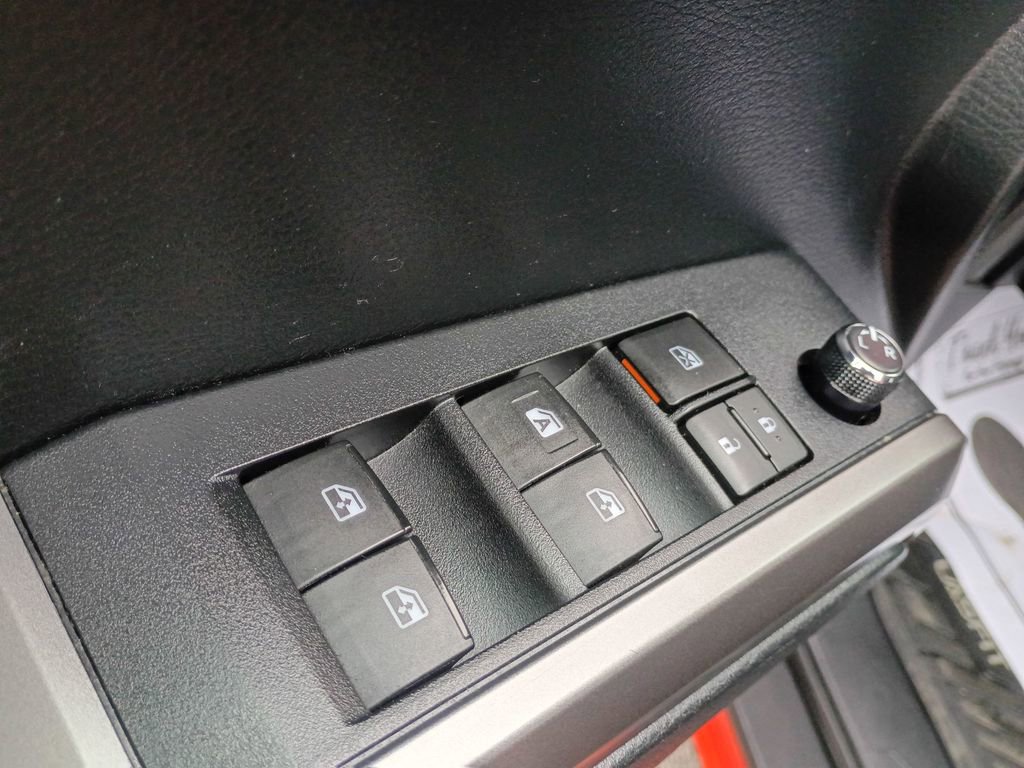 Used 2016 Toyota Tacoma SR5 w/ SR5 Appearance Package (SN) image 13