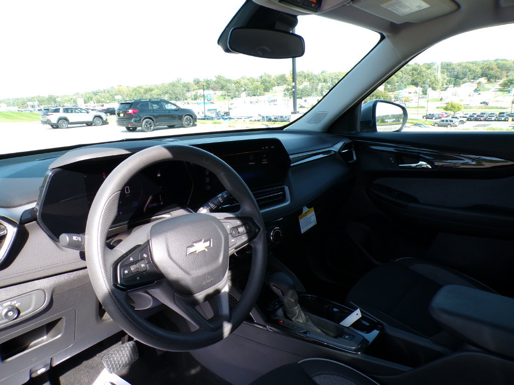 Used 2025 Chevrolet TrailBlazer LT AWD/4WD image 9