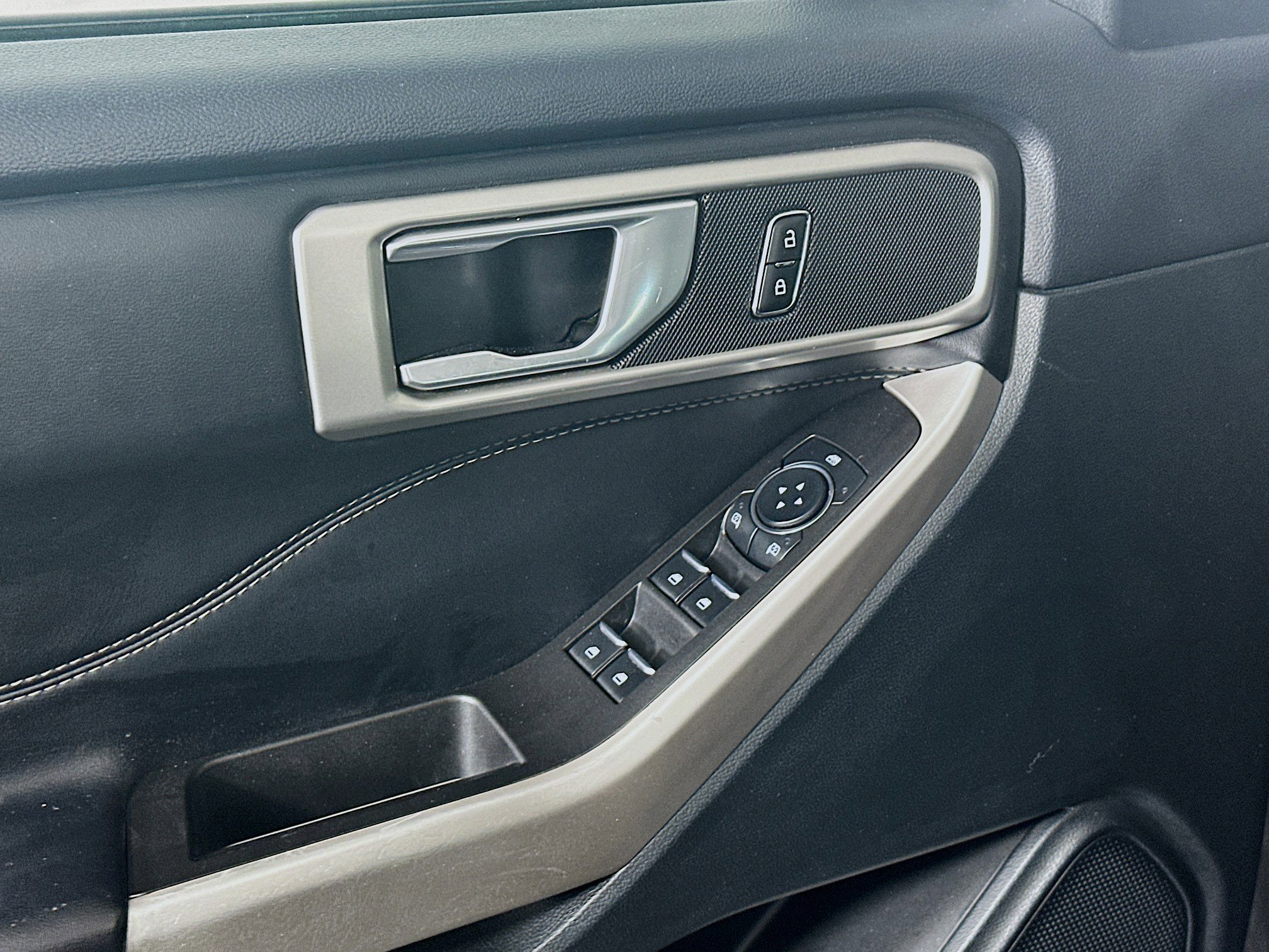 Used 2023 Ford Explorer XLT w/ Equipment Group 202A image 15