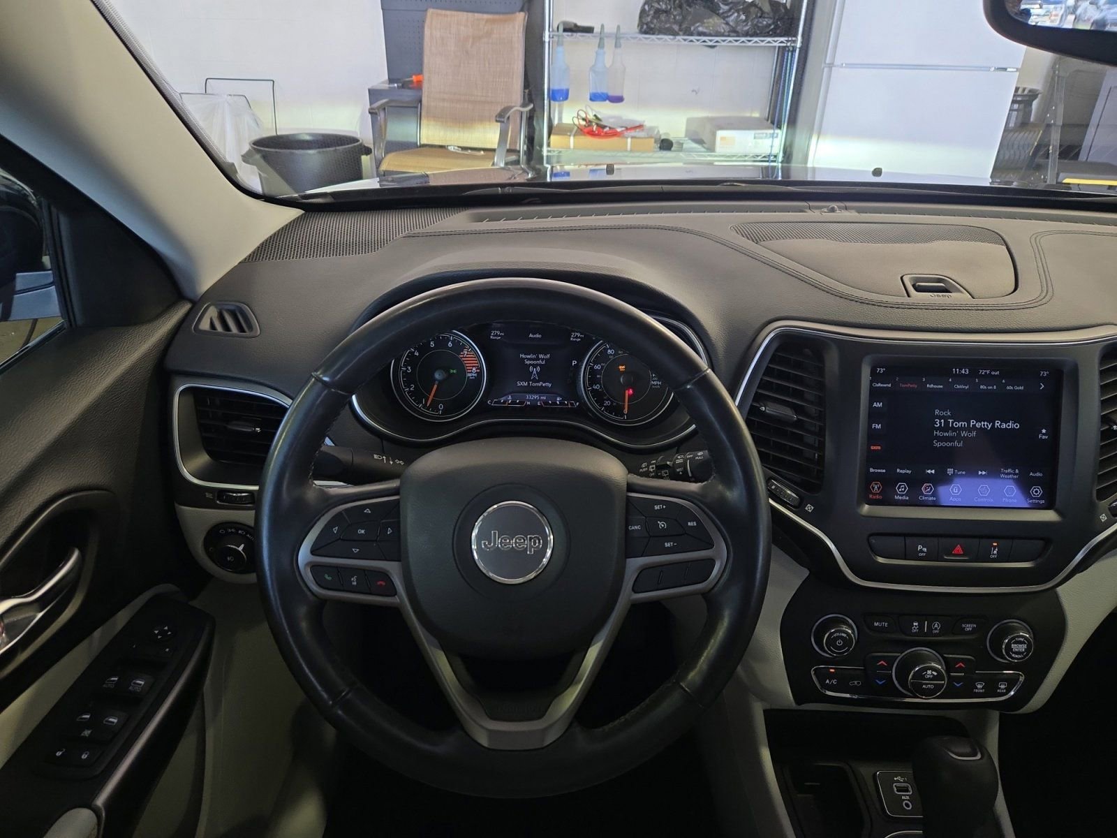 Used 2021 Jeep Cherokee Latitude Lux w/ Comfort/Convenience Group FWD image 18