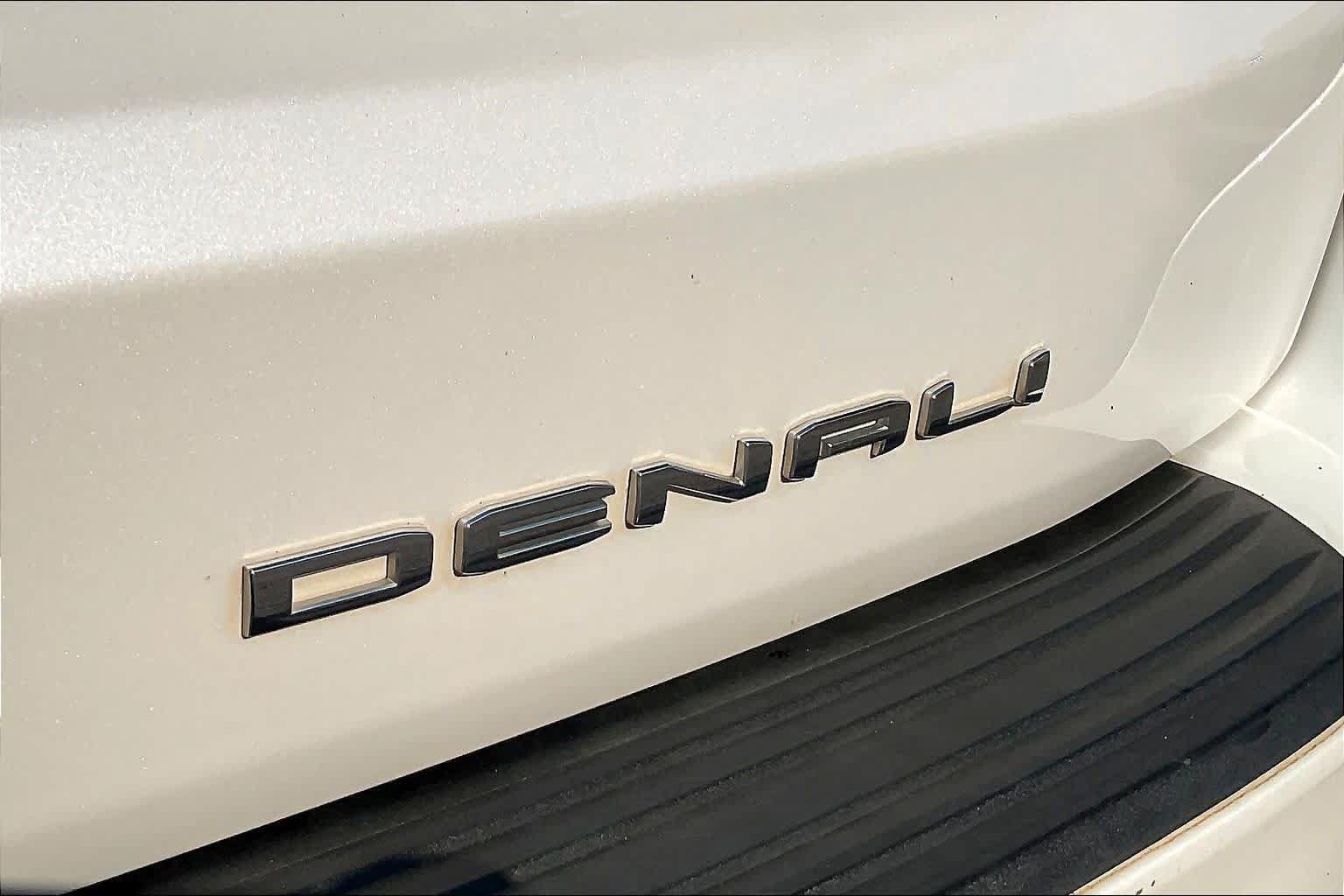 Used 2024 GMC Yukon XL Denali w/ Denali Reserve Package AWD/4WD image 10