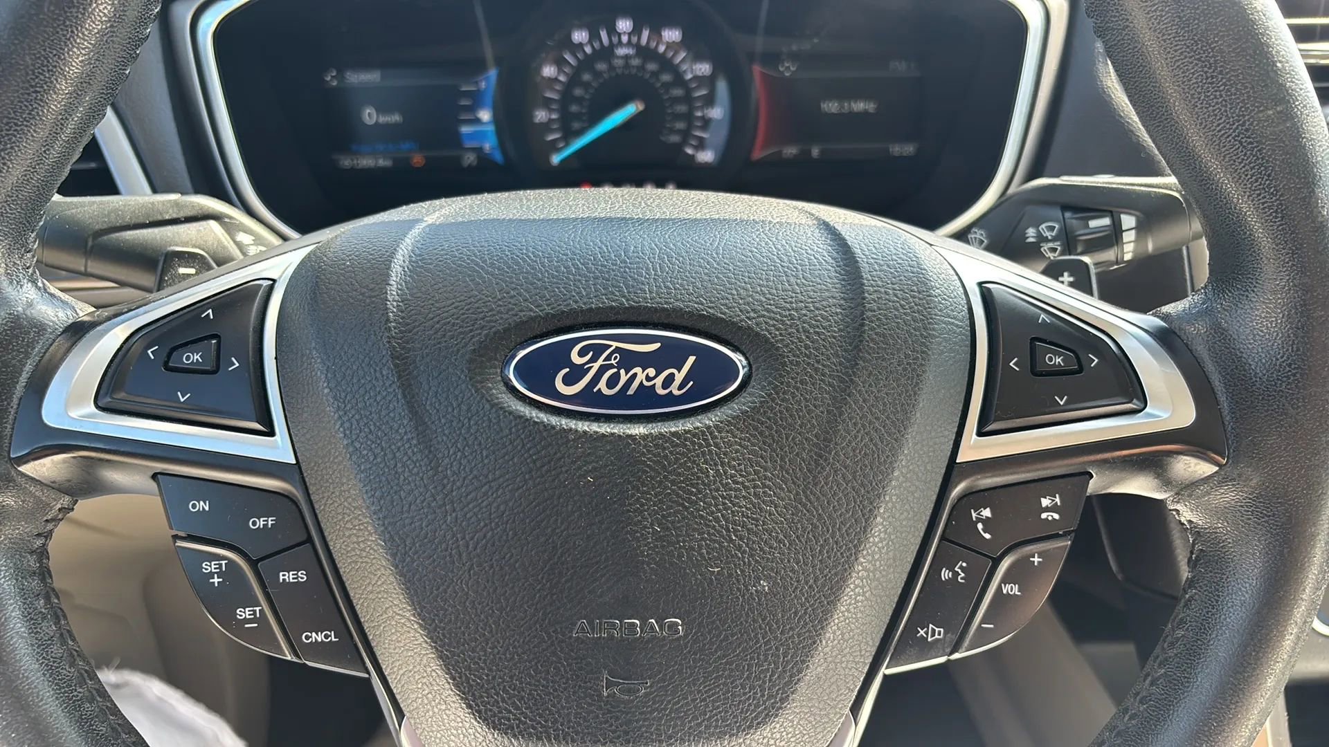Used 2017 Ford Fusion SE w/ Fusion SE Technology Package image 11