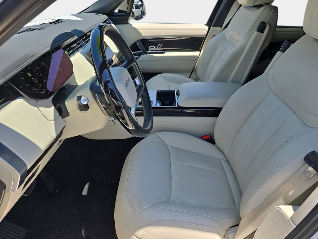 Certified 2025 Land Rover Range Rover SE AWD/4WD image 16