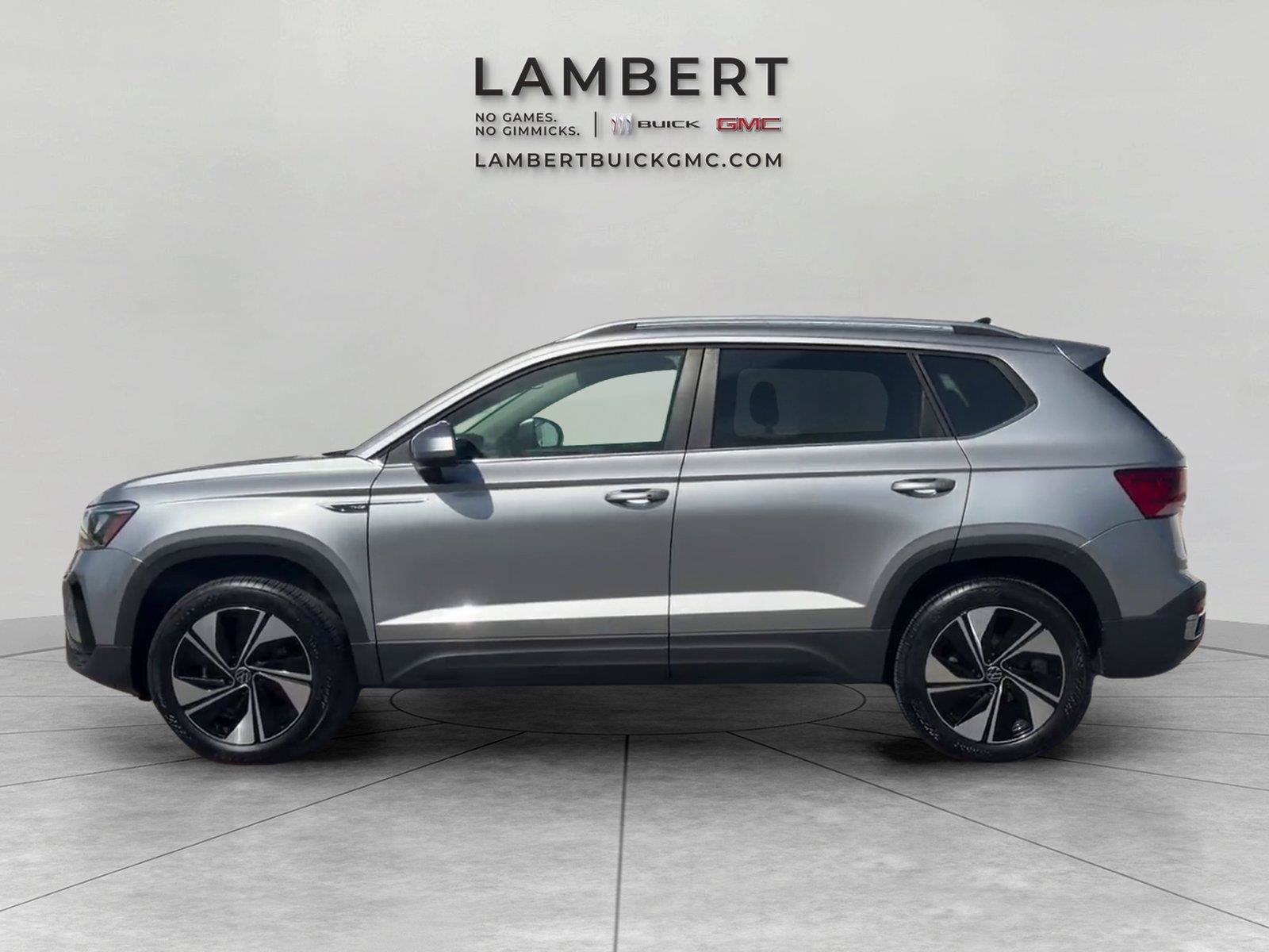 Used 2024 Volkswagen Taos SE AWD/4WD image 2