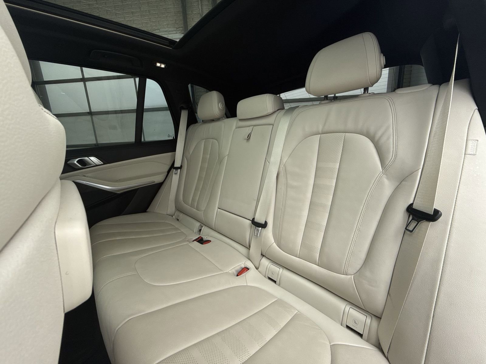 Used 2021 BMW X5 xDrive40i w/ M Sport Package image 31