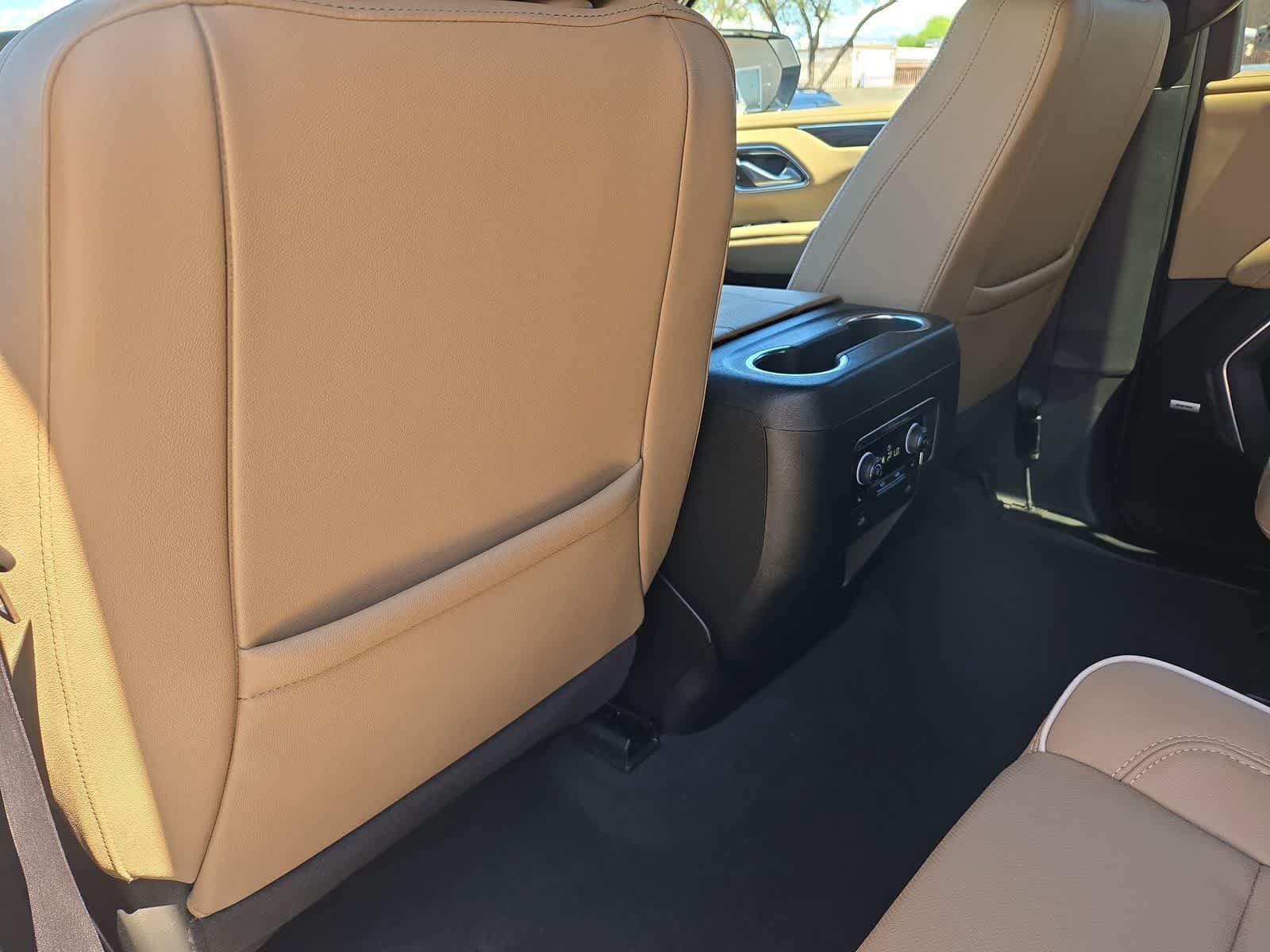 Used 2024 Chevrolet Suburban Premier RWD image 18