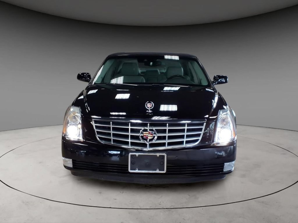 Used 2008 Cadillac DTS w/ Sun And Sound Package FWD image 2