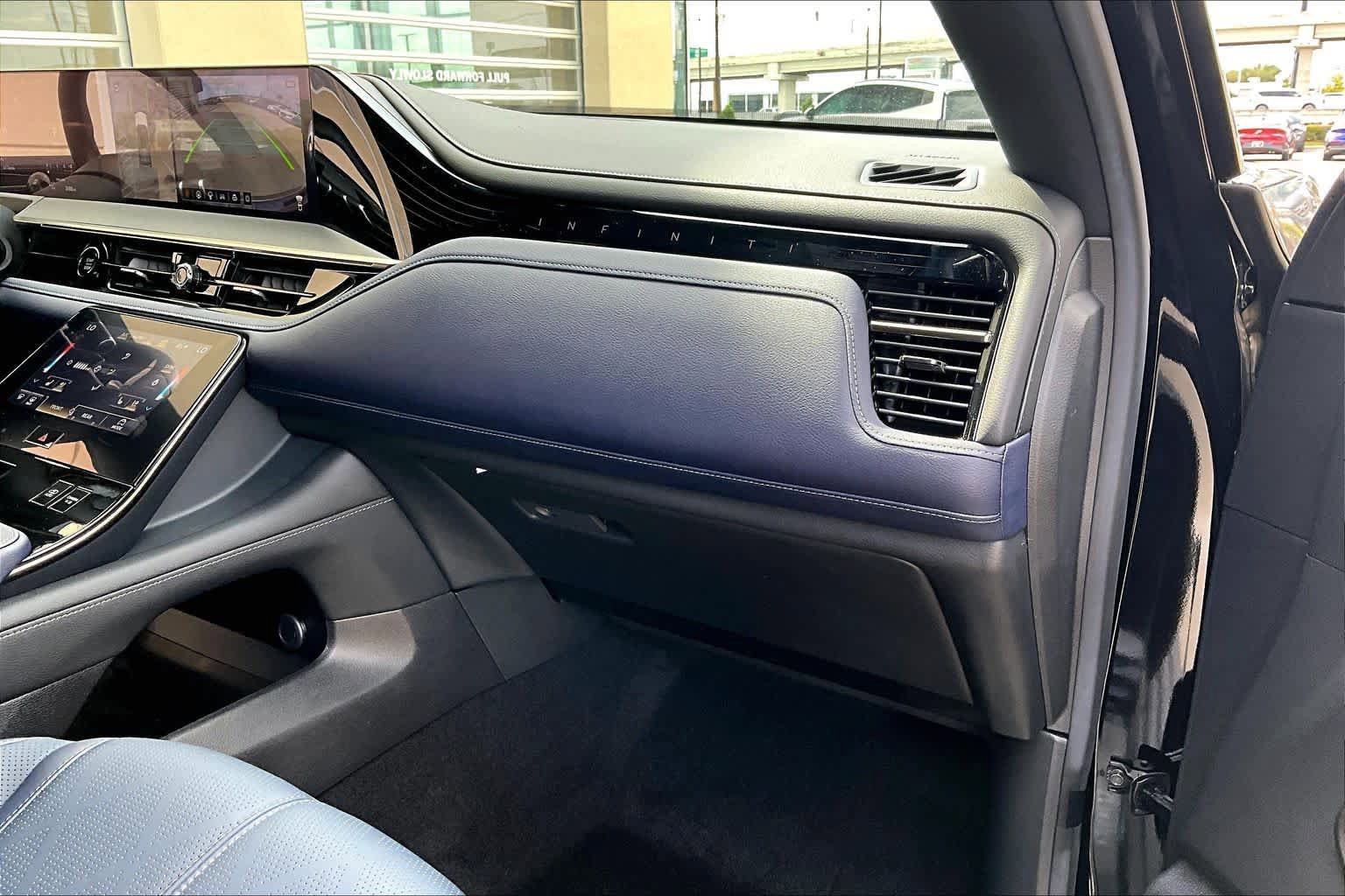 Used 2026 INFINITI QX80 4WD w/ Sport Exterior Package image 17