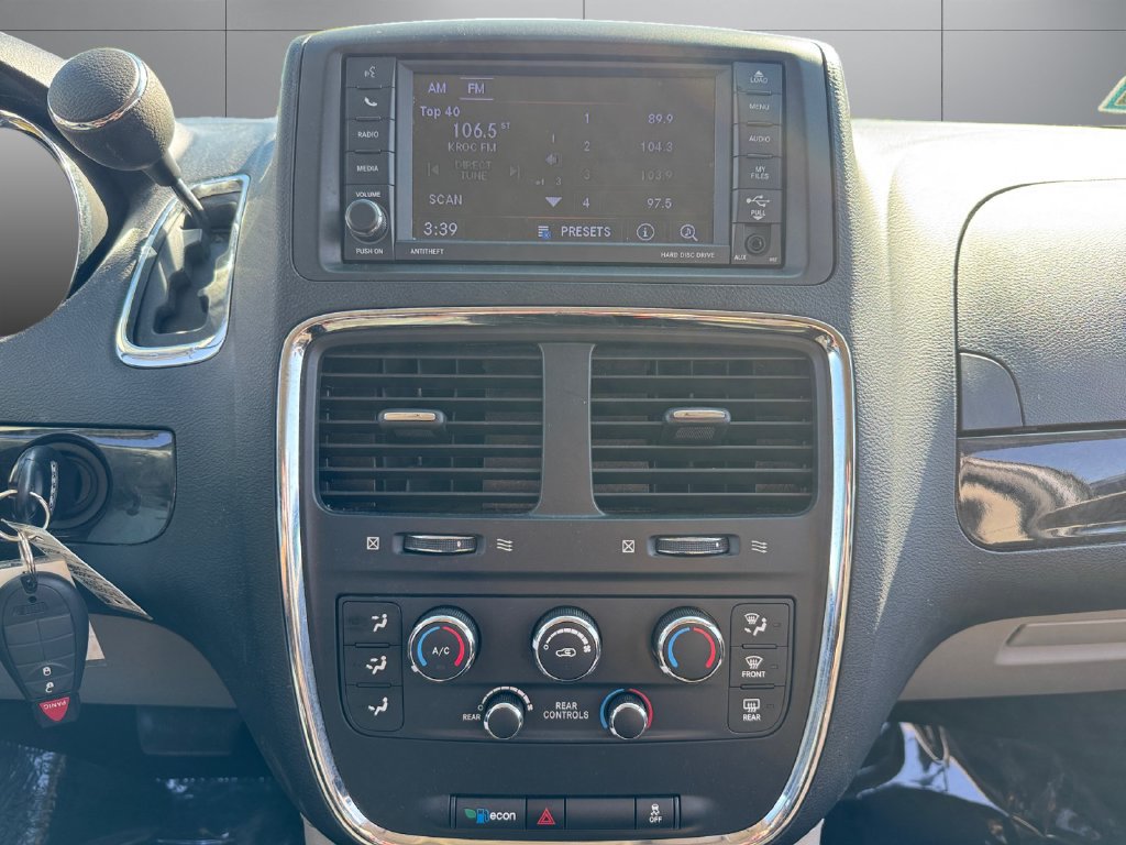 Used 2018 Dodge Grand Caravan SE FWD image 15