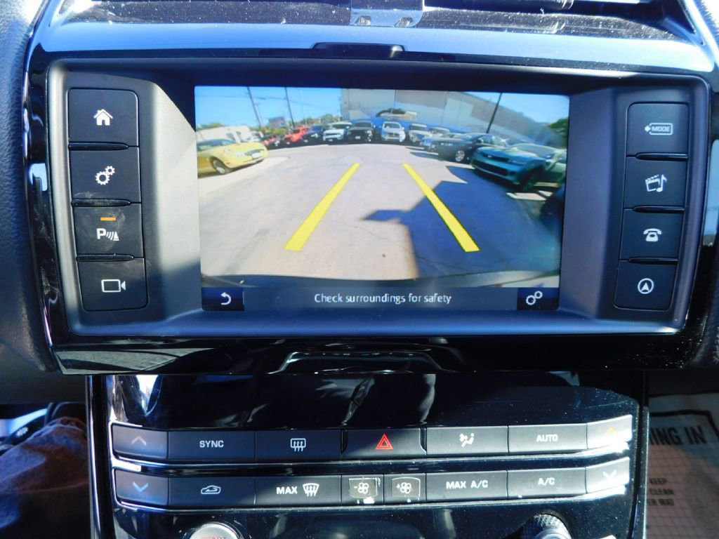 Used 2017 Jaguar XE Premium RWD image 32