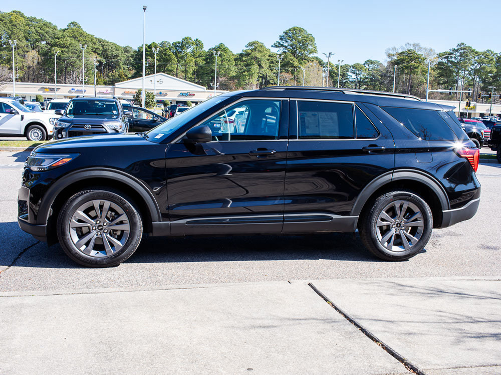 Used 2026 Ford Explorer Active w/ Active Comfort Package AWD/4WD image 3