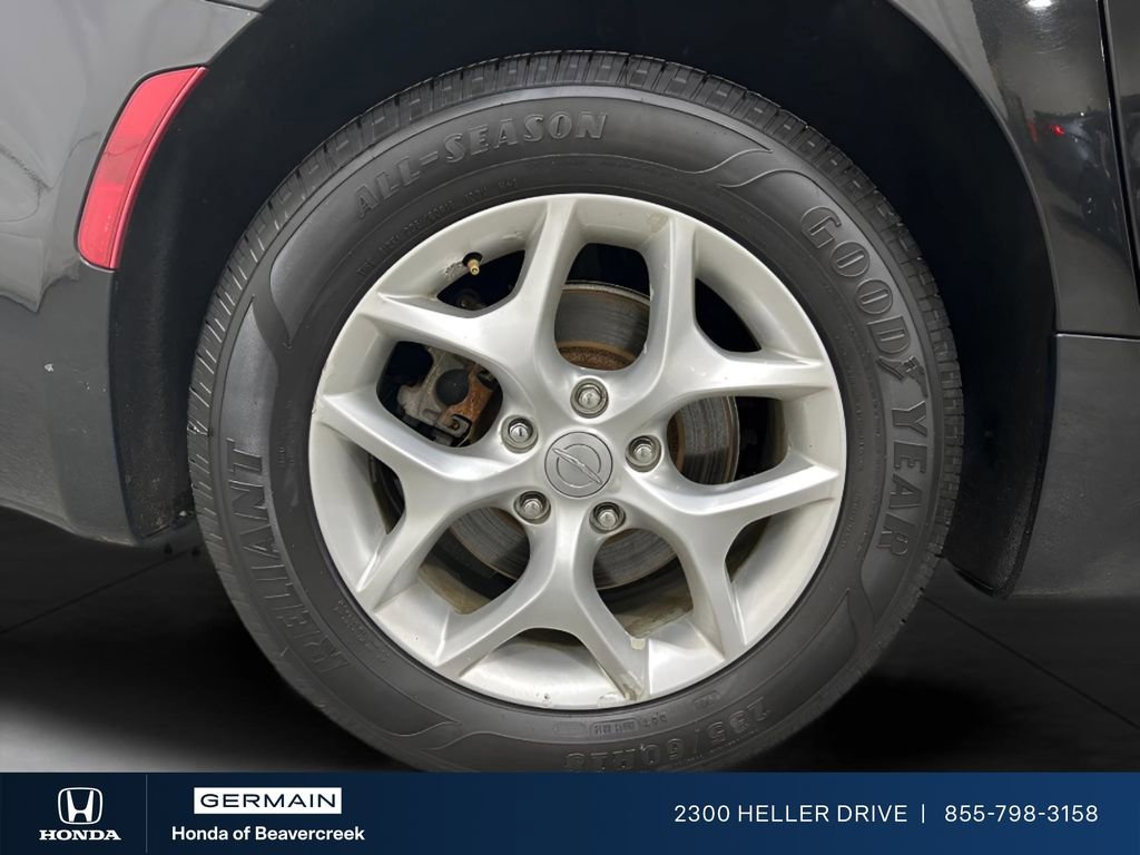 Used 2017 Chrysler Pacifica Touring-L image 27