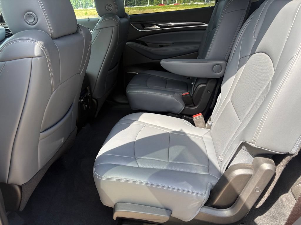 Used 2021 Buick Enclave Essence FWD image 37