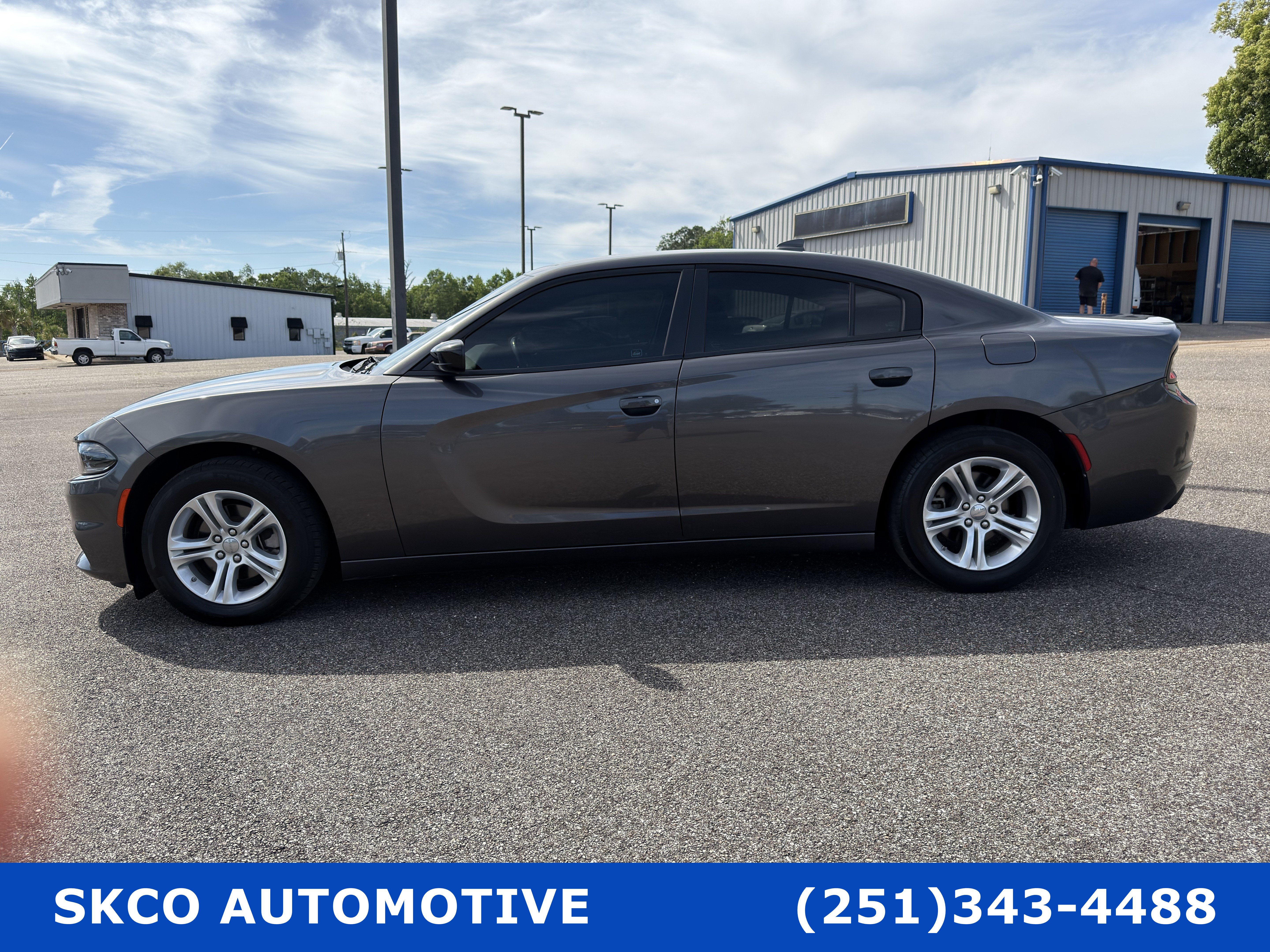 Used 2023 Dodge Charger SXT RWD image 2