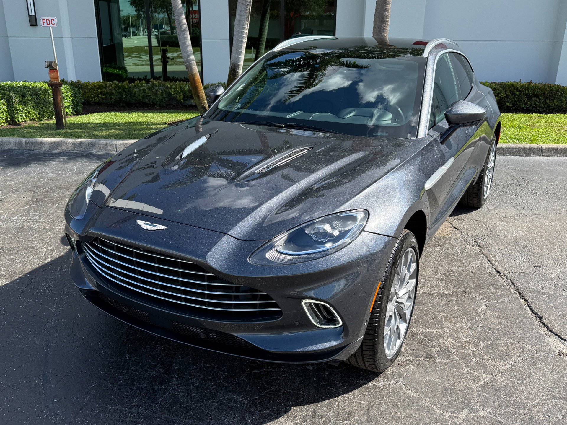 Used 2022 Aston Martin DBX AWD/4WD image 9