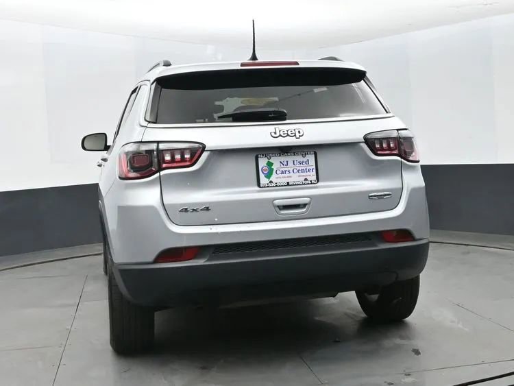 Used 2024 Jeep Compass Latitude image 8